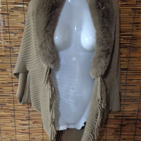 Fur Collar Shawl Sweater NWOT - Picture 3 of 6